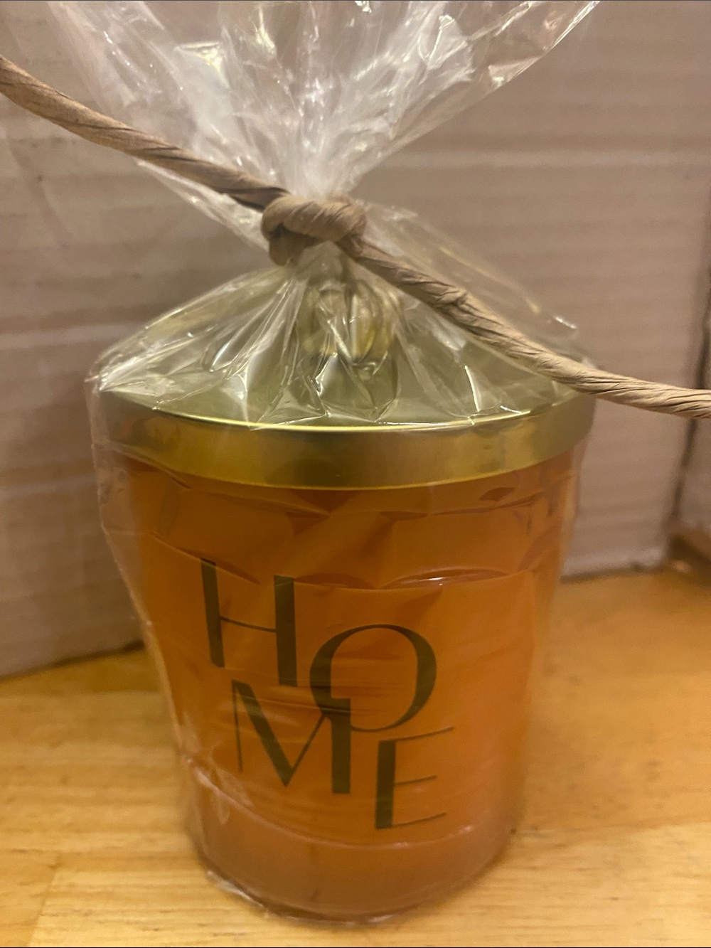 Pumpkin spice scented candle in glass jar and gold pumpkin lid says HOME NWT - Picture 5 of 5